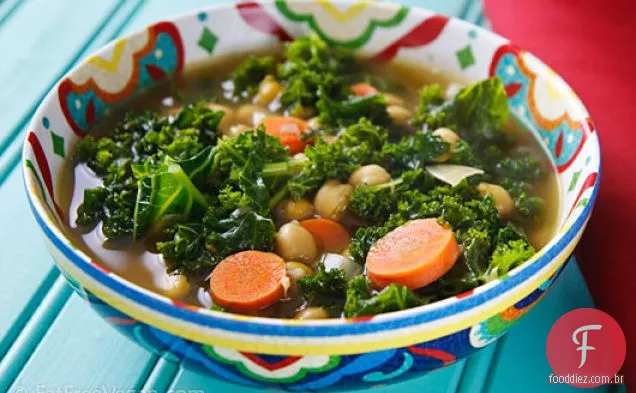 Sopa de grão de bico e couve do Norte da África