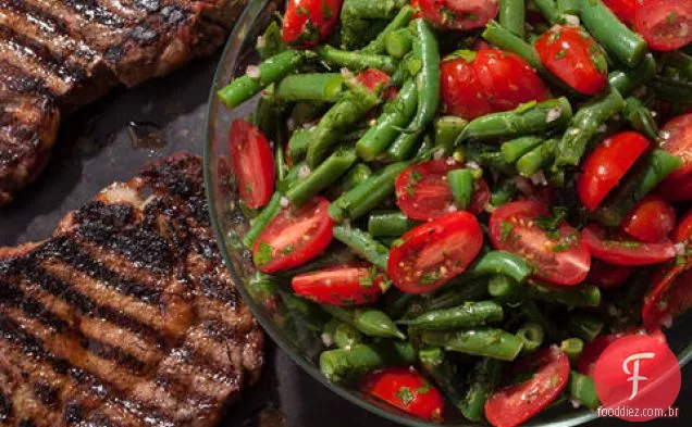 Salada de feijão verde e tomate cereja