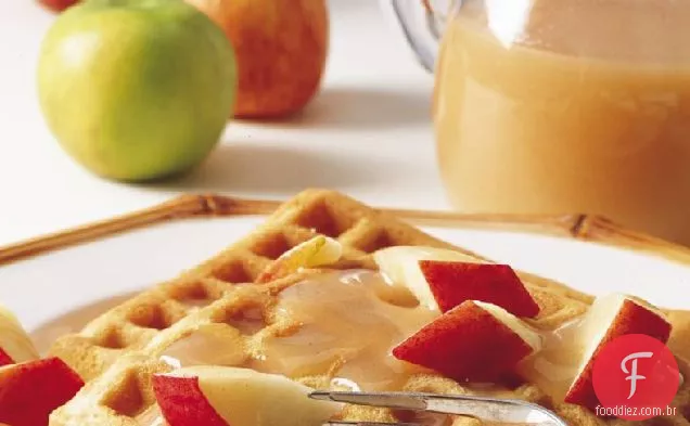 Waffles de canela em maçã com xarope de cidra