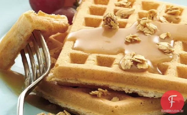 Waffles de trigo integral com mel-xarope de Manteiga De Amendoim