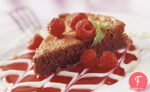 Brownie Torte com molho de framboesa