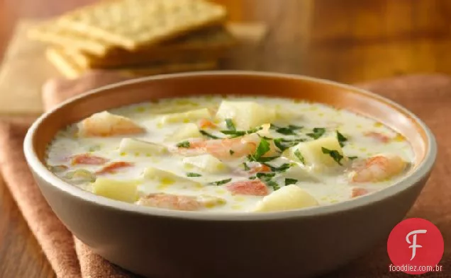 Sopa de batata fresca com camarão