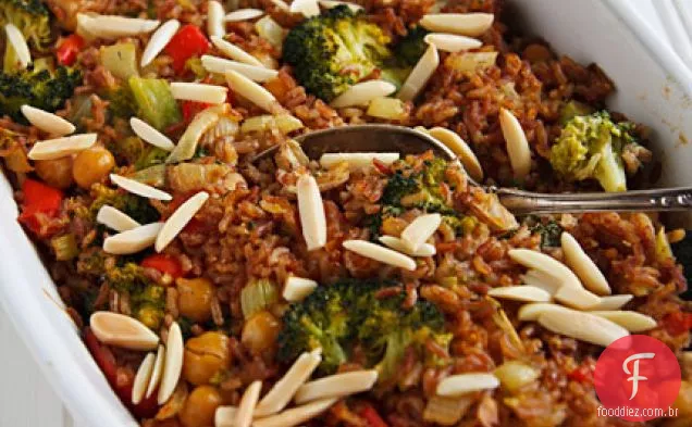 Caçarola cremosa vegana de brócolis e arroz