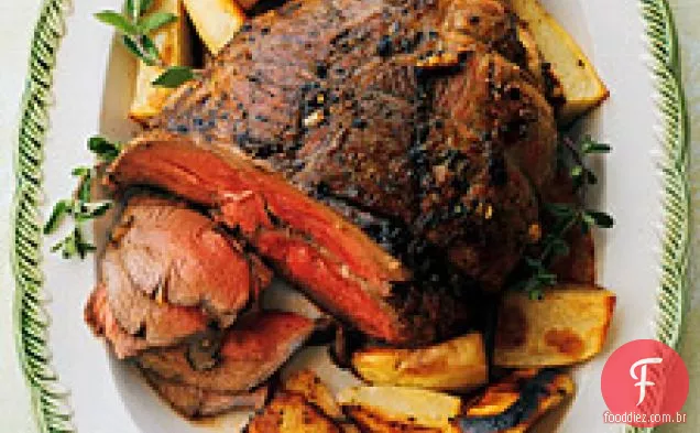 Asse A Perna Desossada De Cordeiro Com Batatas, Limão E Manjerona