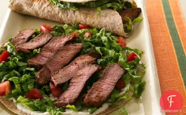 Carne, alface e tomate