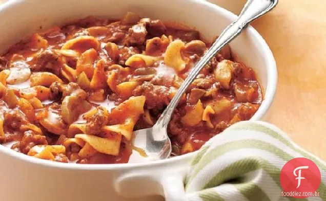 Carne moída picante e macarrão