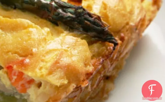 Aspargos e quiche de cogumelos com uma crosta de arroz integral