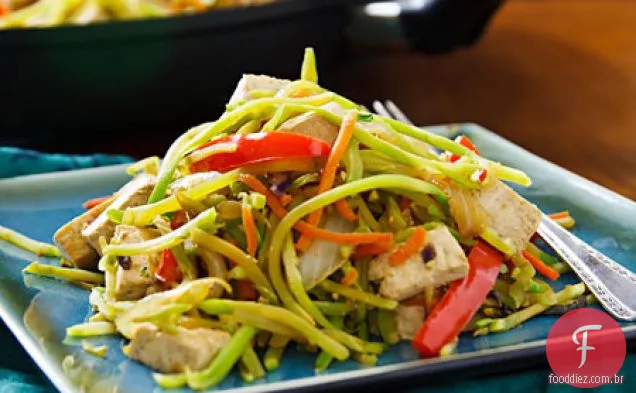 Brócolis Slaw Stirfry com Tofu