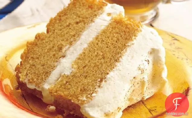 Bolo de comida de anjo de abóbora com recheio de gengibre e creme