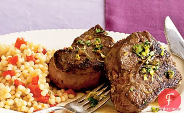 Costeletas de cordeiro com pistache Gremolata
