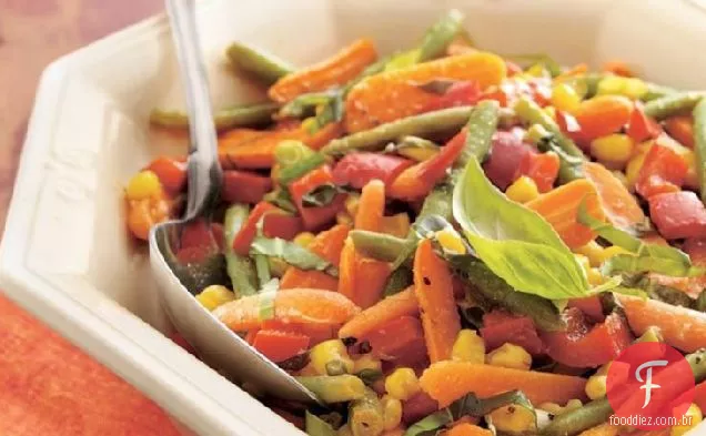 Legumes assados com manjericão (tamanho da multidão)