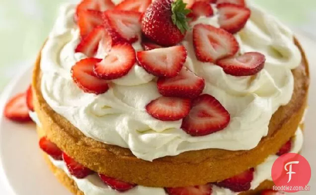 Bolo de Creme de manteiga de morango e chocolate branco