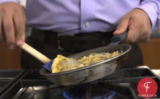 Tortilha de camarão e batata frita
