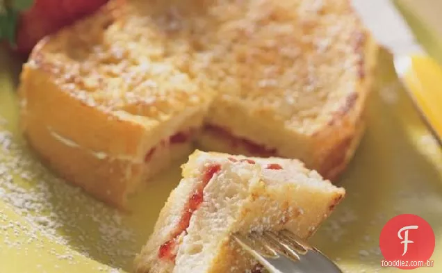 Torrada Francesa Recheada Com Geléia De Morango