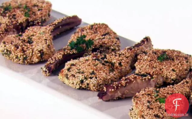 Quinoa e cordeiro com crosta de ervas