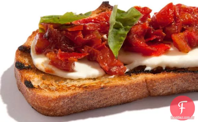 Tomate assado e mussarela fresca Bruschetta