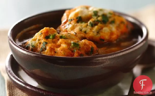 Sopa de frango Chili com bolinhos de coentro
