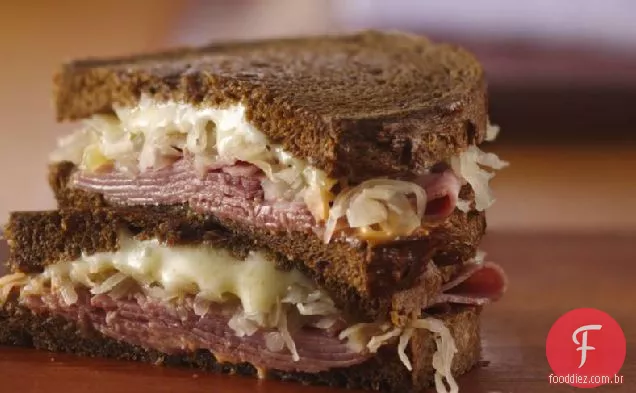 Sanduíches Reuben