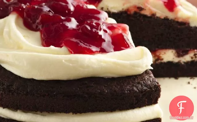 Cerejas sem glúten e creme bolo de comida do diabo