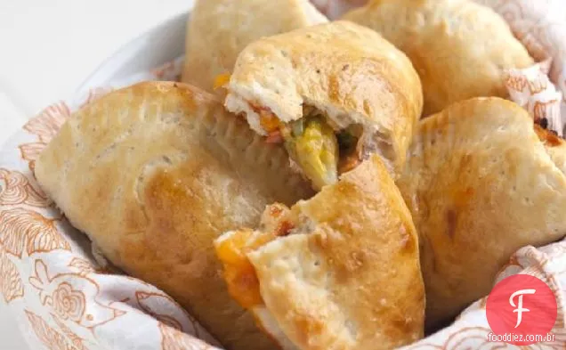 Bolsos de pizza de presunto e queijo