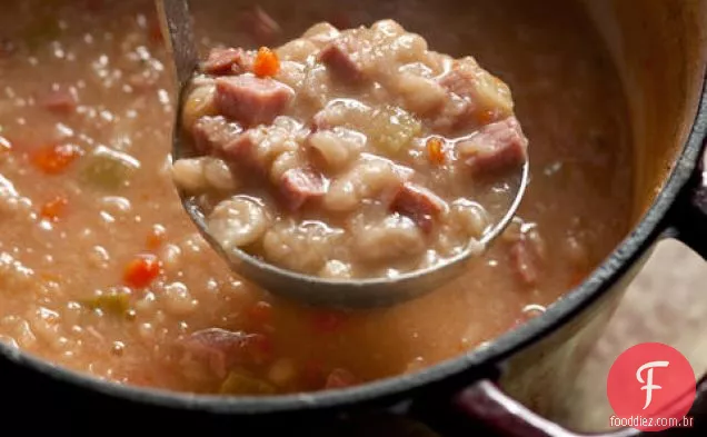 Sopa de feijão branco e presunto