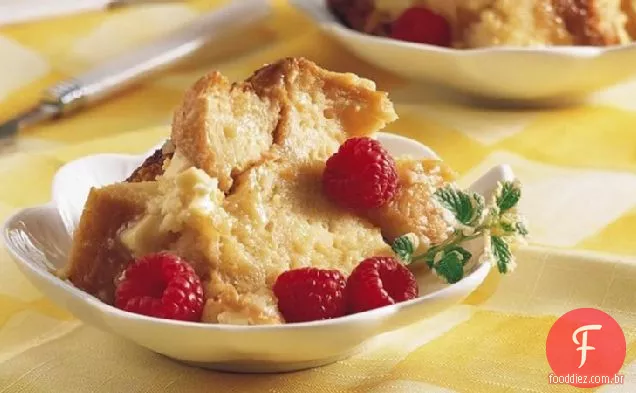 Pudim De Pão De Chocolate Branco Com Fogão Lento