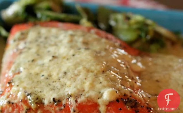 Salmão Assado Com Creme De Limão Com Pastinaga Batida