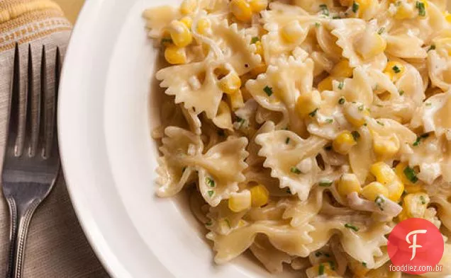 Macarrão Com Gravata borboleta com milho, tomilho e Parmesão