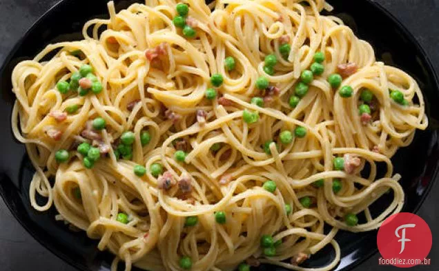 Massa Carbonara com ervilhas
