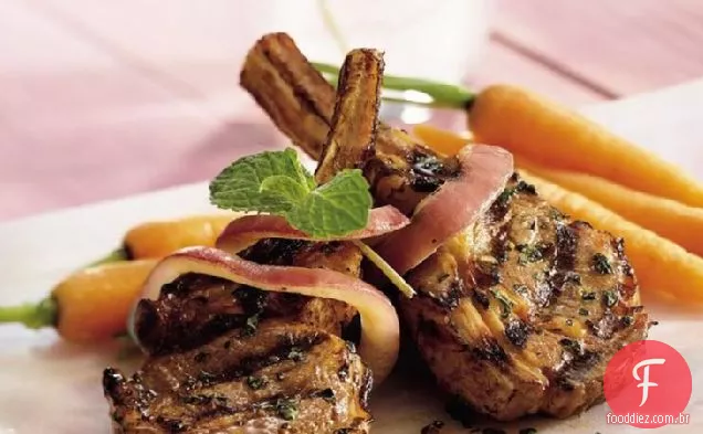 Costeletas De Cordeiro Grelhadas De Menta E Vinho