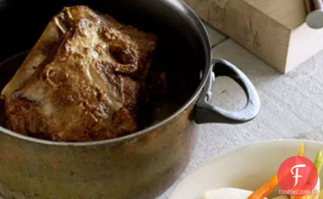 Ombro De Cordeiro Refogado Com Vegetais De Raiz