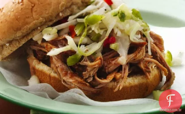 Slow-Cooker Carolina Puxou-Sanduíches De Porco