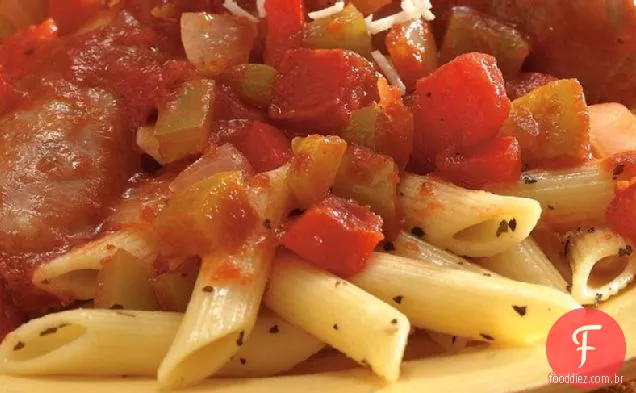 Penne com salsicha italiana e pimentas