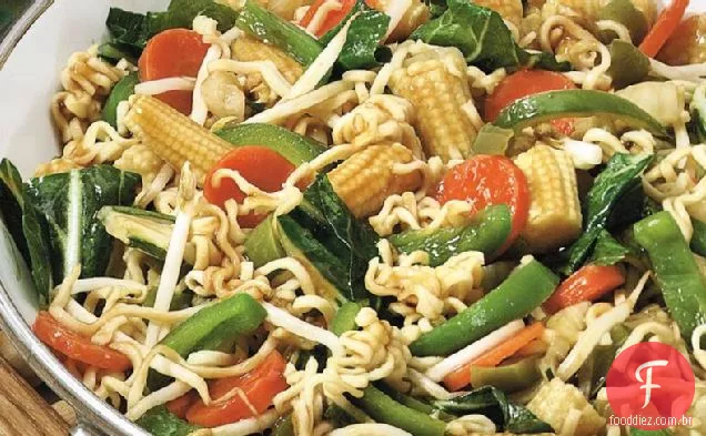 Fritar vegetais Teriyaki com macarrão Ramen