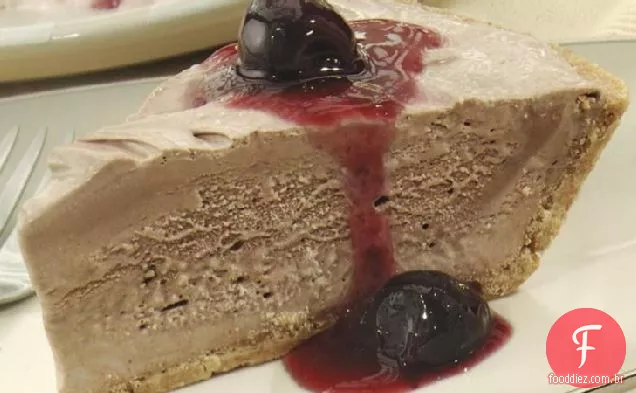 Torta de Chocolate congelada com molho de cereja