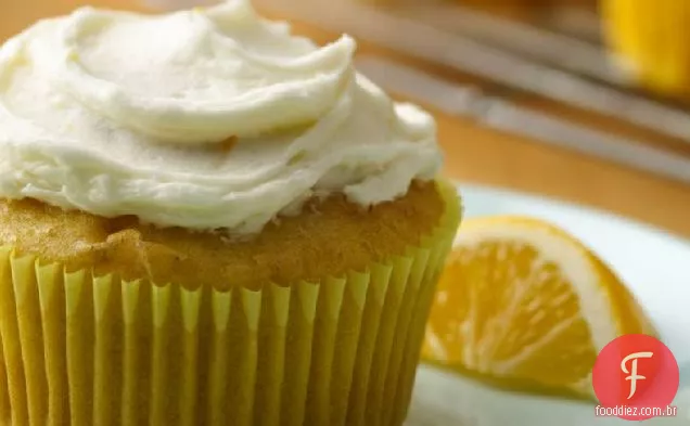 Cupcakes Do Amante de limão sem glúten com cobertura de Creme De Manteiga De Limão