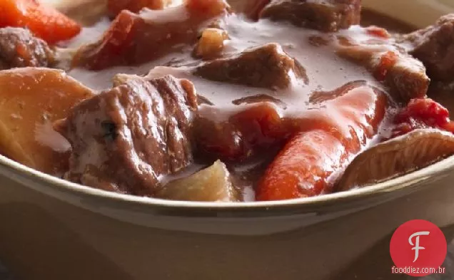 Ensopado de carne de fogão lento com cogumelos Shiitake