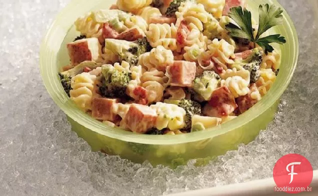 Salada de presunto e macarrão do rancho