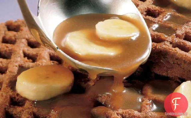 Waffles de Chocolate com caramelo-cobertura de Banana