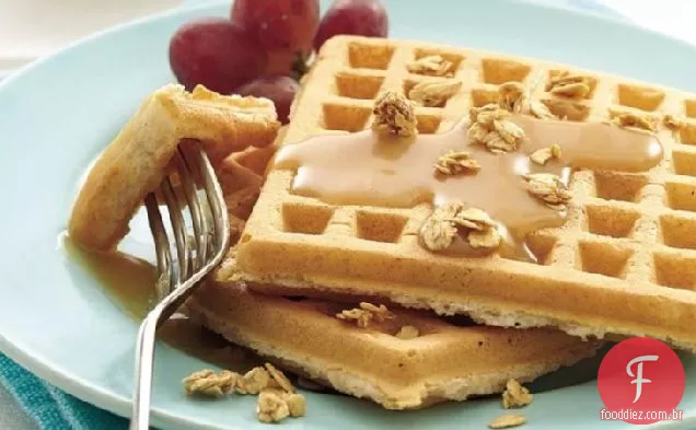 Waffles de trigo integral com mel-xarope de Manteiga De Amendoim