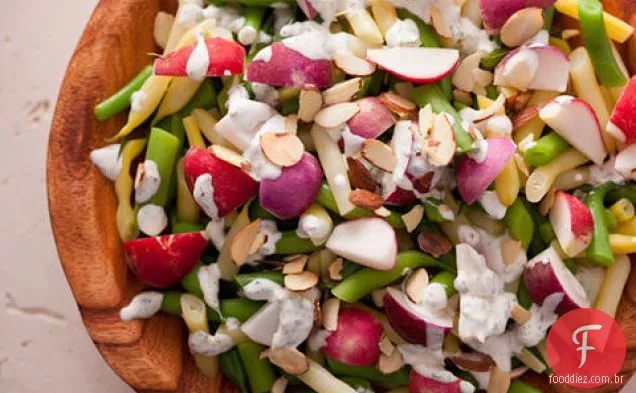 Salada de rabanete e Feijão De Cera com molho Crème Fraîche