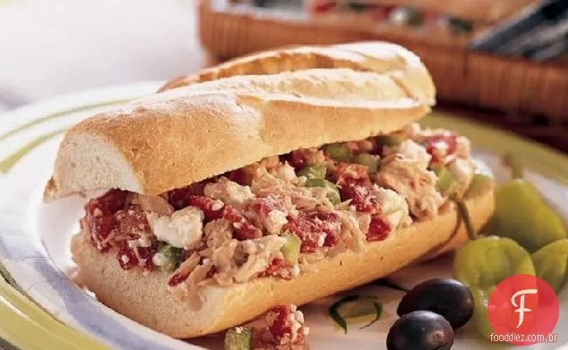 Sanduíches De Salada De Atum Ao Estilo Grego