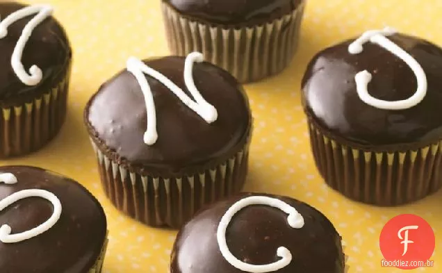 Cupcakes Recheados Com Creme Monogrammed