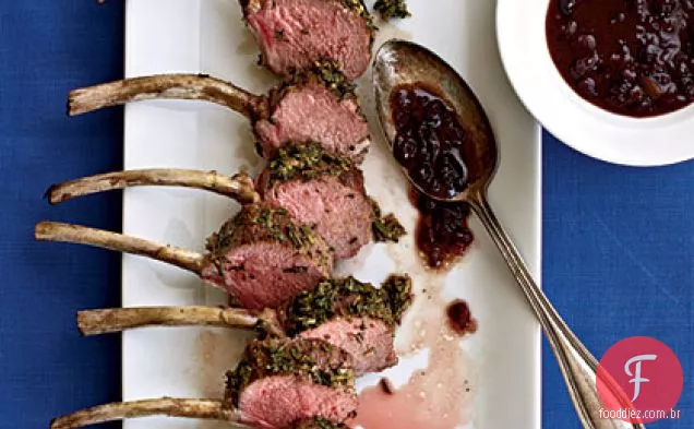 Rack de cordeiro com molho de mirtilo