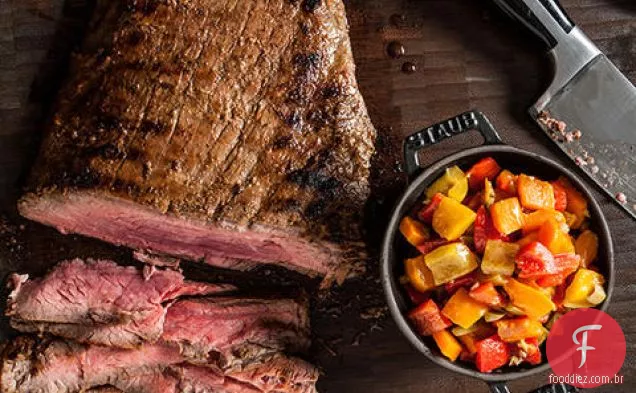 Bife de flanco grelhado balsâmico-marinado com sabor de pimentão
