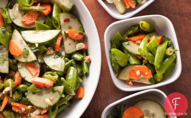 Salada picada de ervilha com vinagrete Tailandês