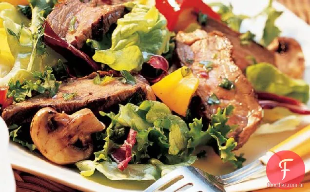 Salada De Bife De Alho Grelhado