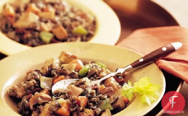 Fogão lento Herbed Peru e caçarola de Arroz Selvagem