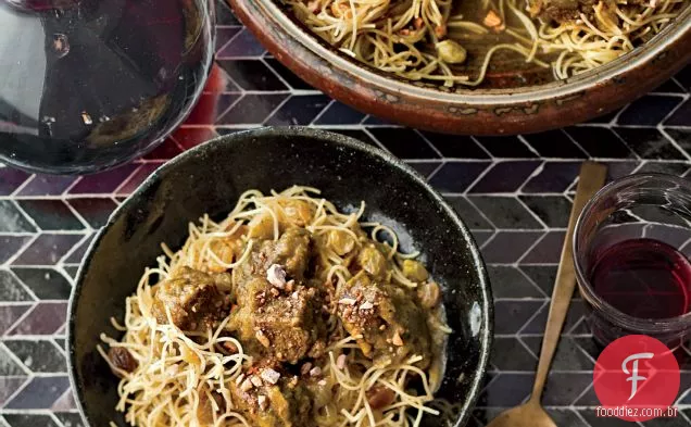 Guisado de cordeiro marroquino com macarrão