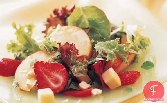 Salada De Frutas Verdes Da Primavera (Tamanho Da Multidão)